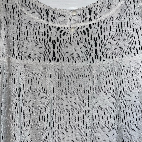 FREE with Any Purchase - Xhilaration Top or Swimsuit Coverup ,White, Size Small - Picture 4 of 5